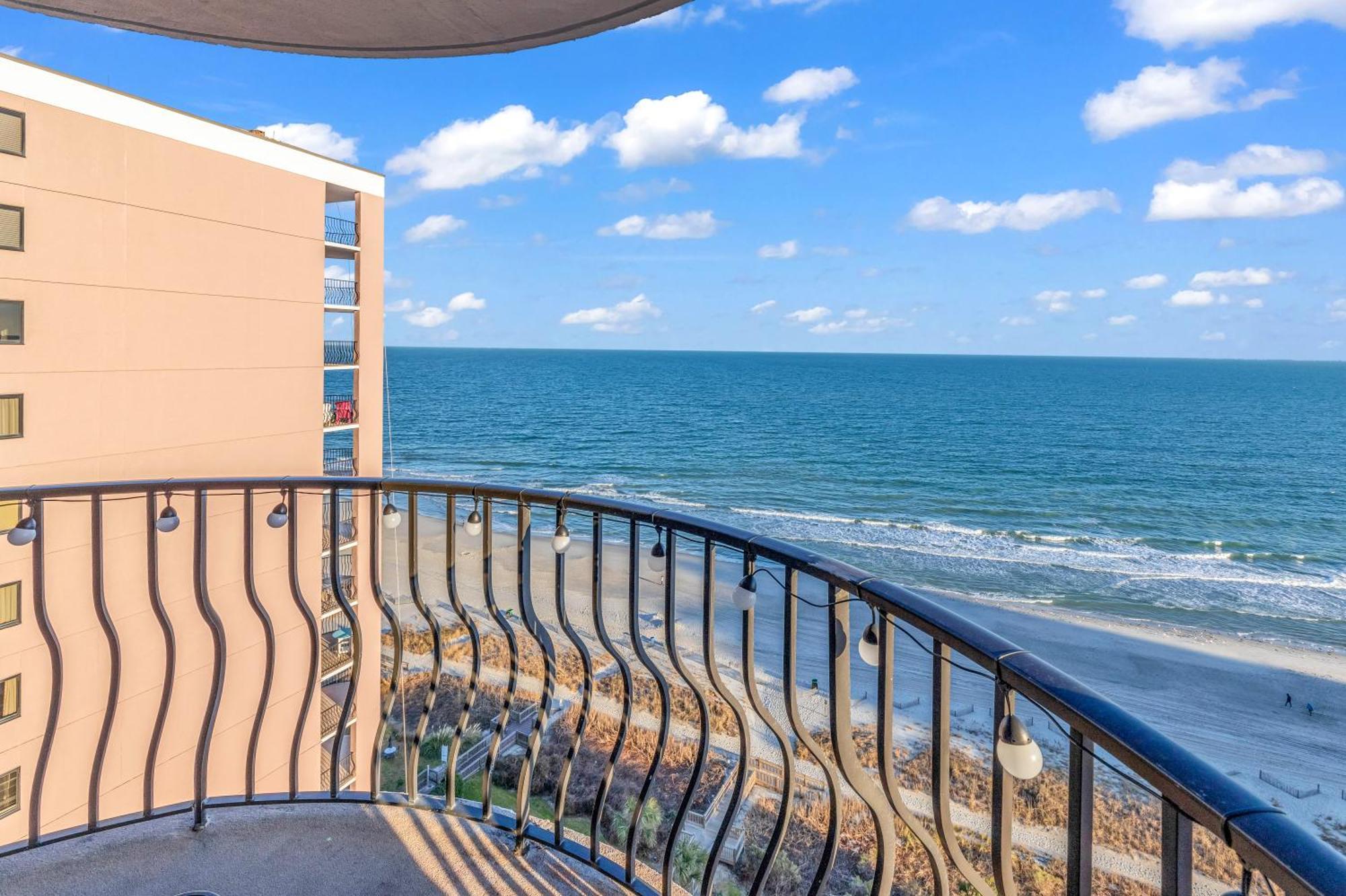 15-th Floor Ocean Front Views At Palms Appartement *
